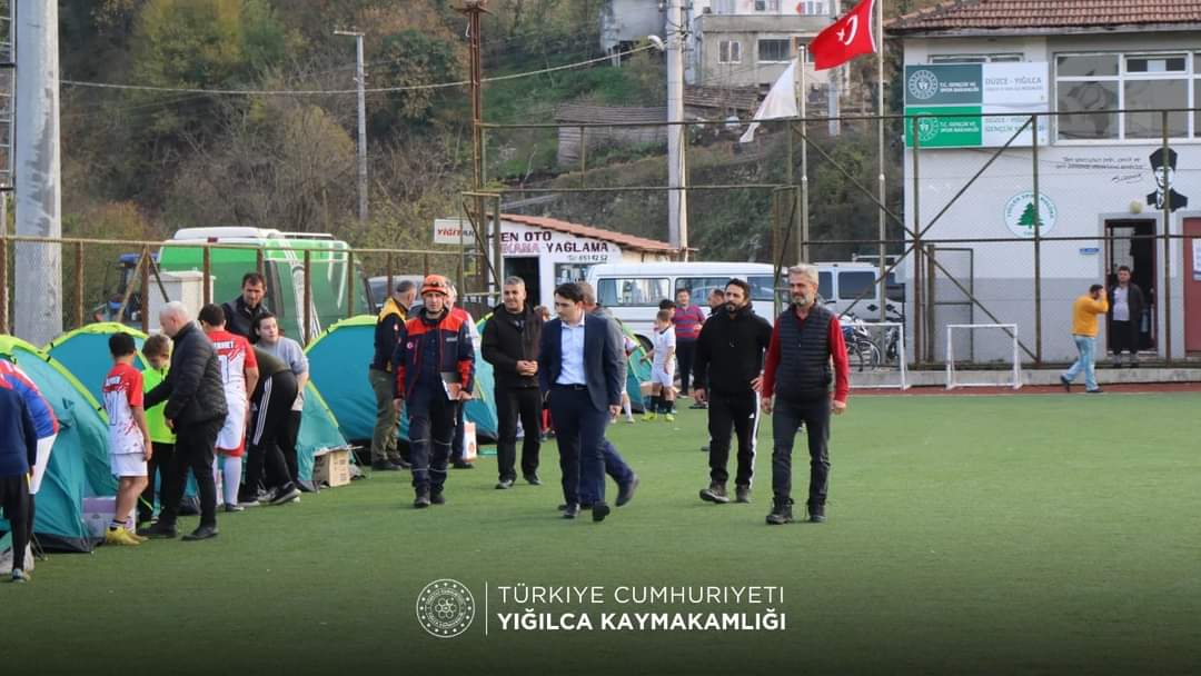 Kaymakamımız Sayın Hüseyin DEMİRKOL, Bolu merkezli deprem tatbikatı kapsamında kurulan geçici barınma alanlarını yerinde inceledi.