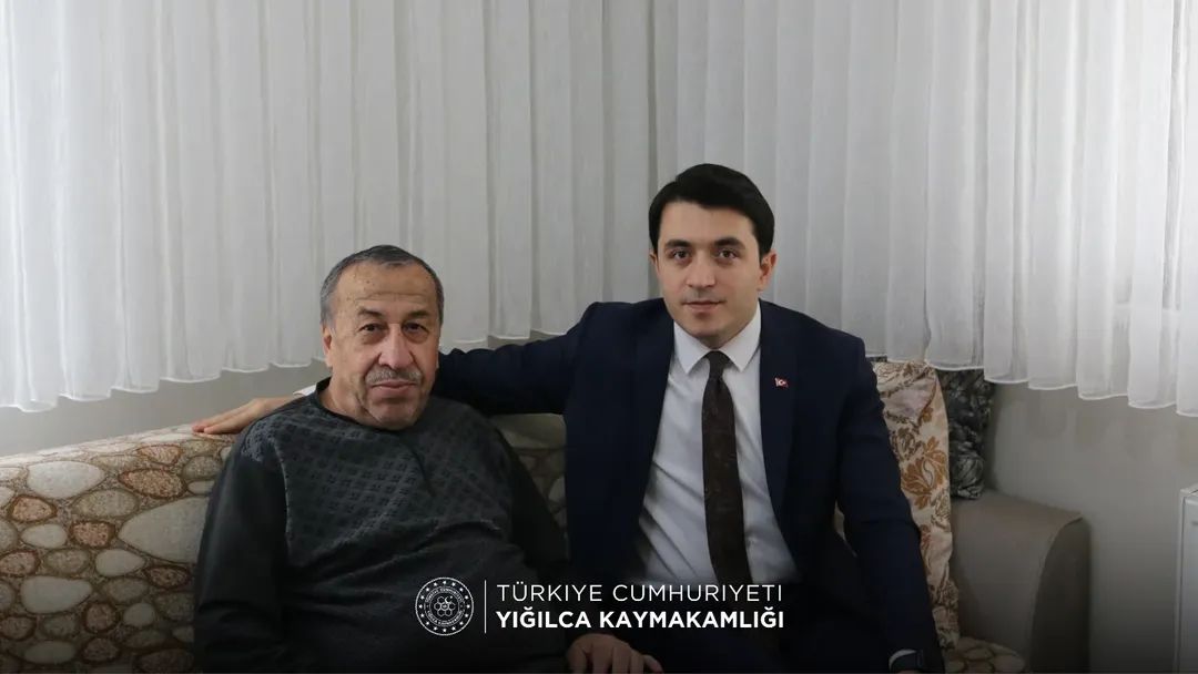 Kaymakamımız Sayın Hüseyin DEMİRKOL, Yığılca Belediyesi eski Başkanı Rasim ÇAM'ı  ziyaret etti. 