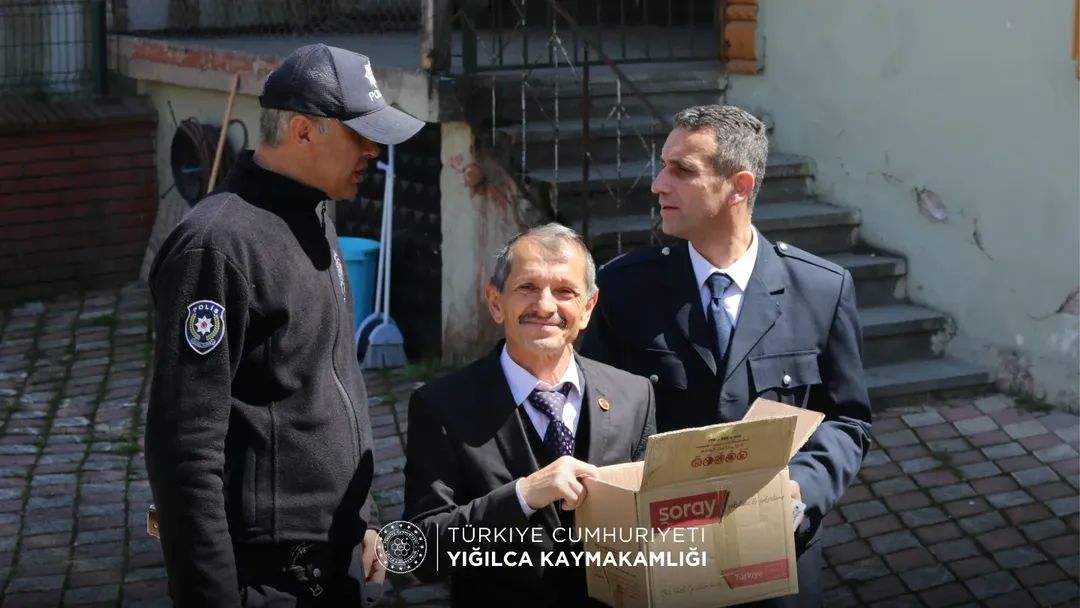 Kaymakamımız Sayın Hüseyin DEMİRKOL, şehit polislerimiz adına Orhangazi Camii'nde düzenlenen programa katıldı. 